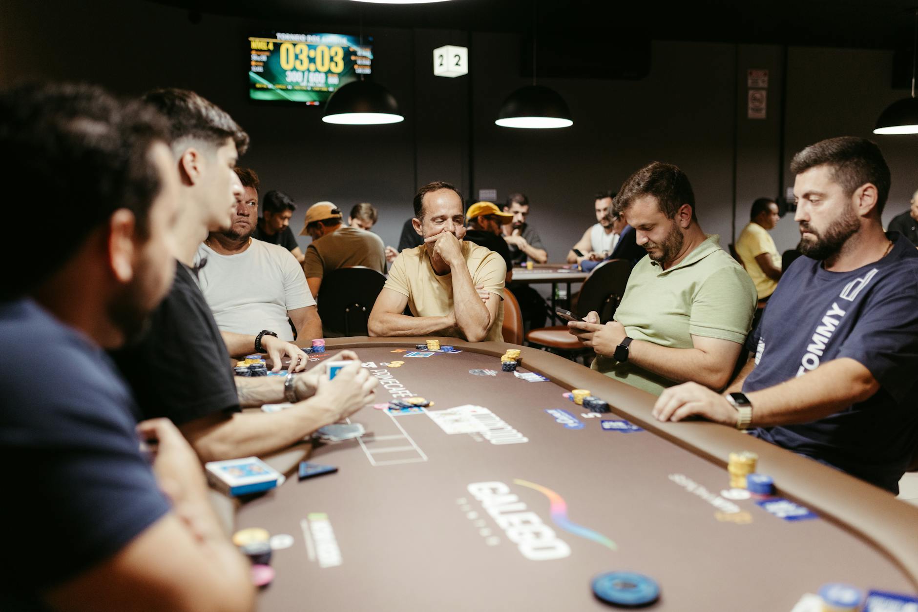 Baccarat có luật đơn giản, nhưng kết quả vẫn phụ thuộc xác suất và cách quản lý vốn.